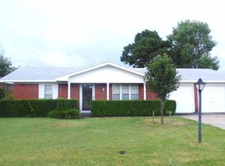 605 W Clara Ave, Iowa Park, TX 76367