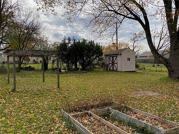 4th image of 52 Joyce Dr