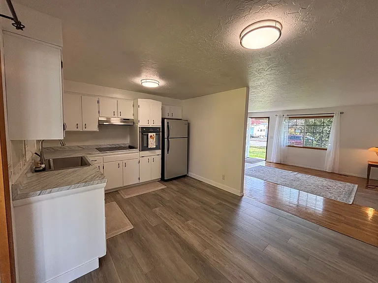 210 Corcoran Ln — Photo 3