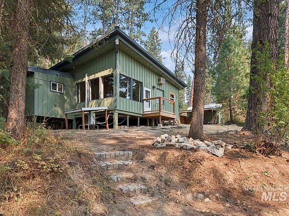 3rd image of 8 Moonglow Cir