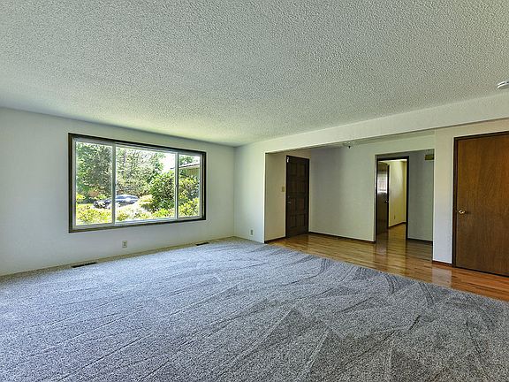 4th image of 572 Burgundy Dr