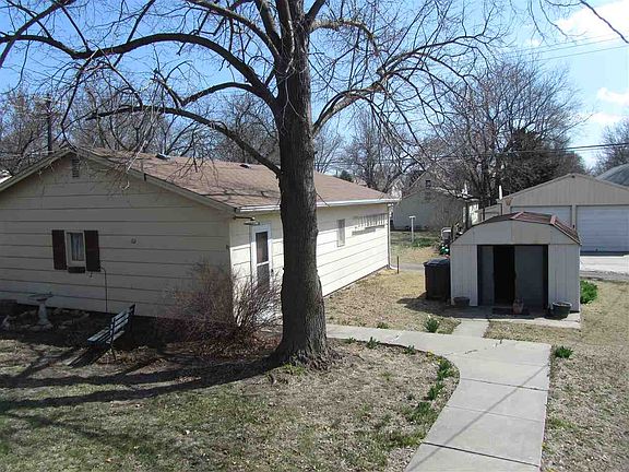 4th image of 1032 Clarke St