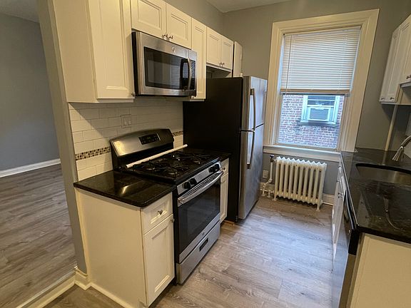 5th image of 253 Lafayette Ave #22