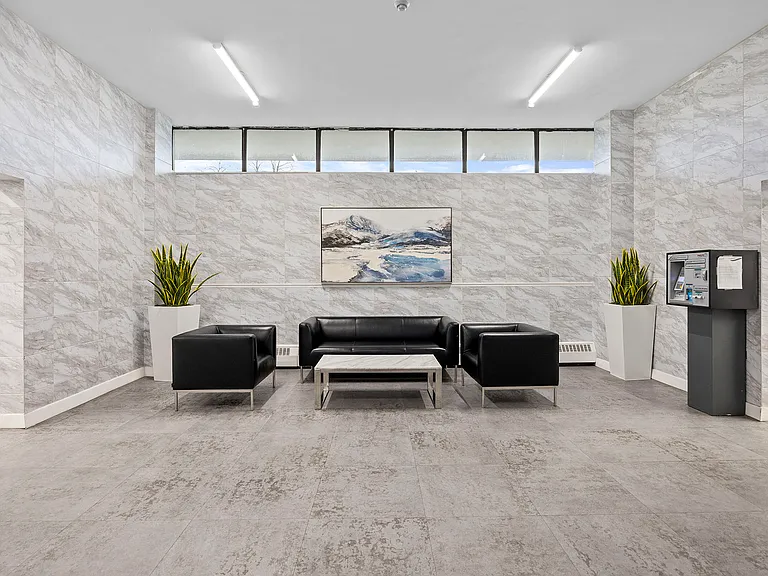 1055 Bloor St — Photo 15