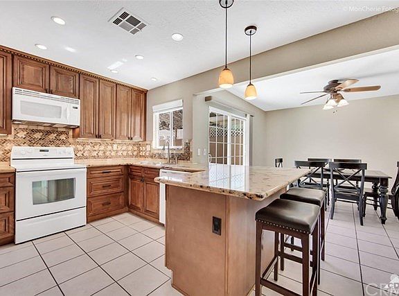 3rd image of 54180 Avenida Martinez