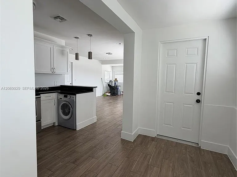 107 W Pembroke Rd — Photo 9