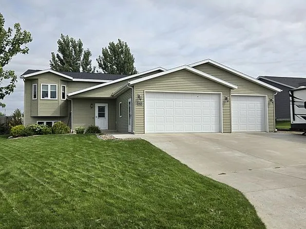 6420 Edgerly Ln, Bismarck, ND 58504