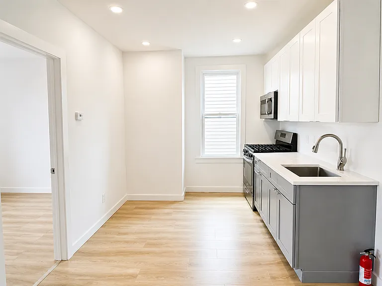 123 Parker Ave #5AA — Photo 3