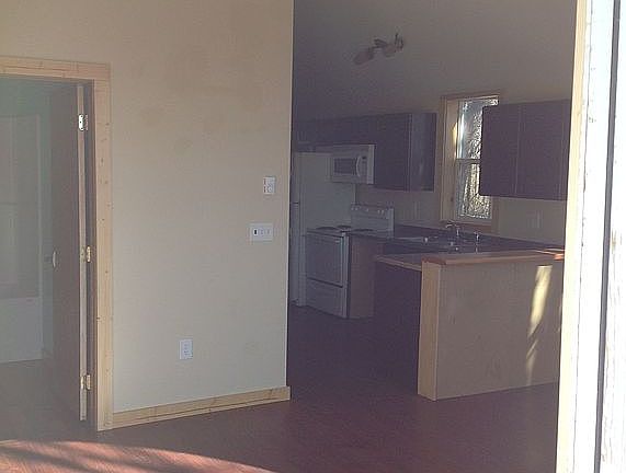 2nd image of 909 6th Ave