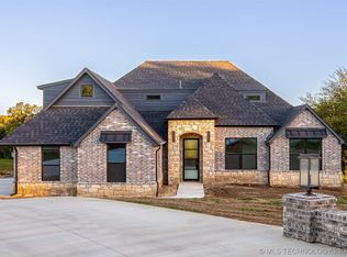 9470 E Bond Dr, Claremore, OK 74017