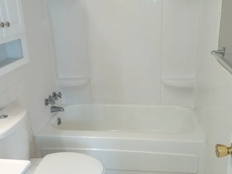 210 32nd St NE #3 — Photo 7