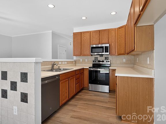 5th image of 13711 Singleleaf Ln