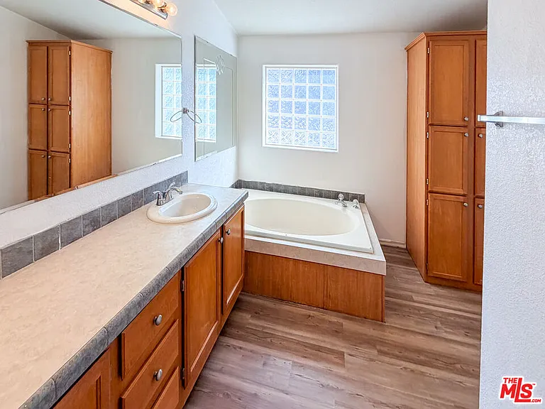 25120 Charina Ln — Photo 24