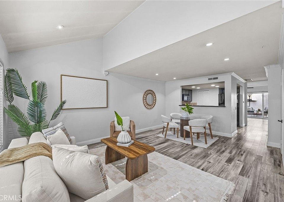 1st image of 18741 Applewood Cir