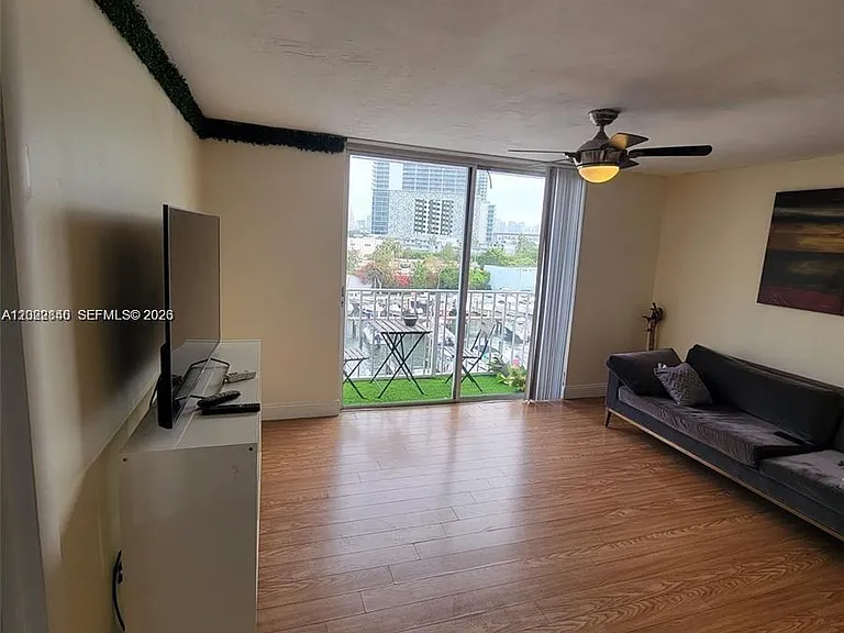 1740 NW North River Dr #512 — Photo 4