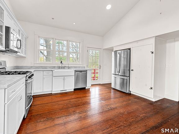 4th image of 92 Amenia Road