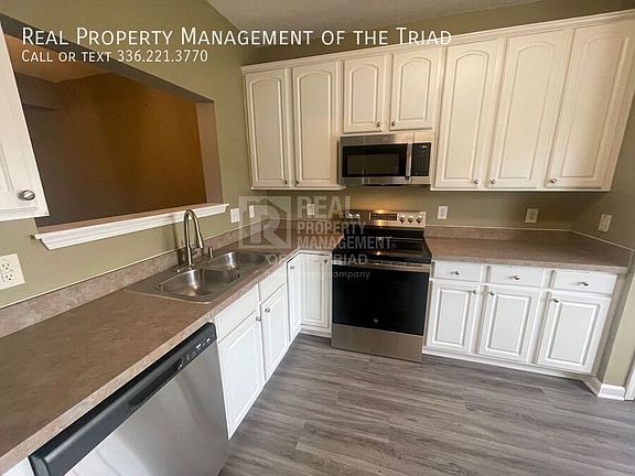 4th image of 126 Queensberry Ct