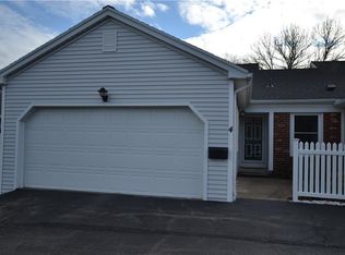 4 Duxbury Hts, Fairport, NY 14450