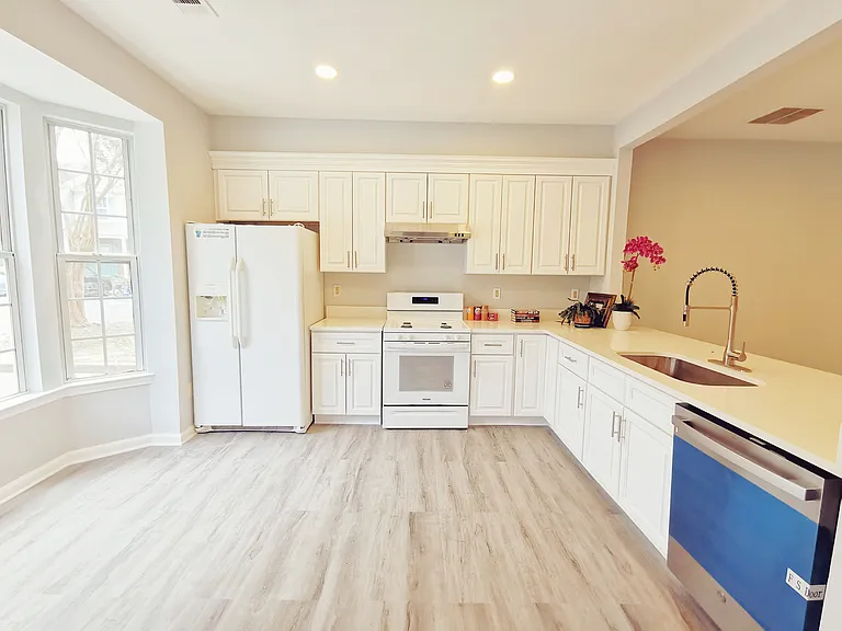 4645 Valais Ct #125 — Photo 5