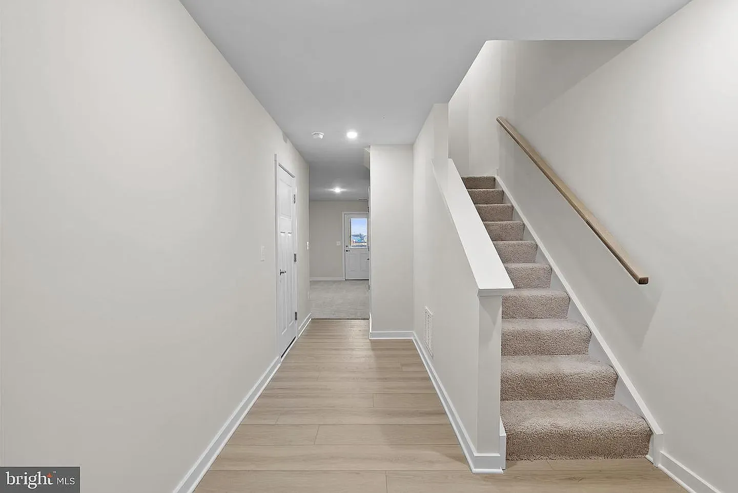 4 bed, 2000 sqft, $2,299 — Photo 4