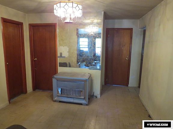 3rd image of 915 E Lincoln Ave