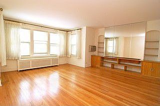 2nd image of 7450 N Claremont Ave APT 1N