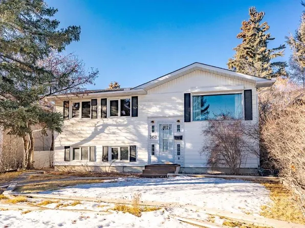 3152 E Blakiston Dr NW, Calgary, AB T2L 1L8