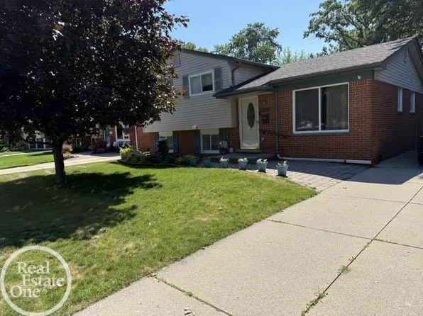 31705 Saint Margaret St, Saint Clair Shores, MI 48082