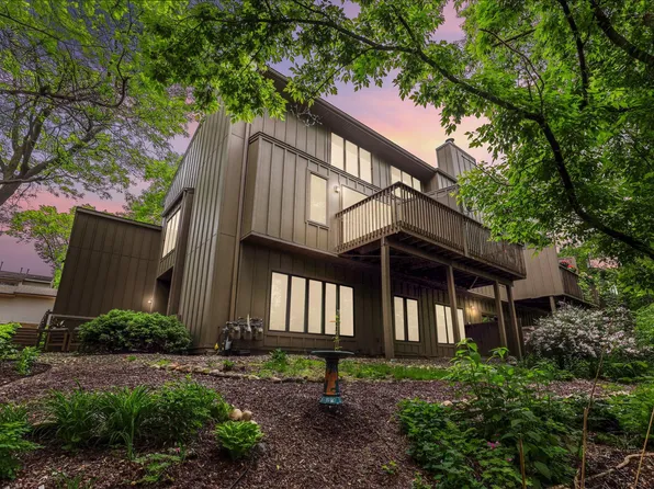 8970 Neill Lake Rd, Eden Prairie, MN 55347