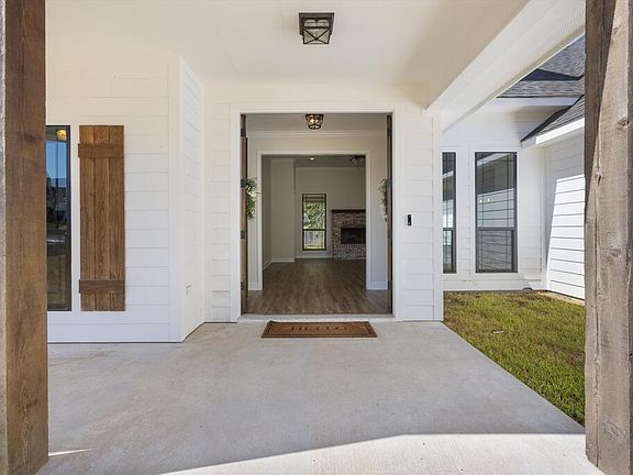 3rd image of 321 Rustic Pines Dr