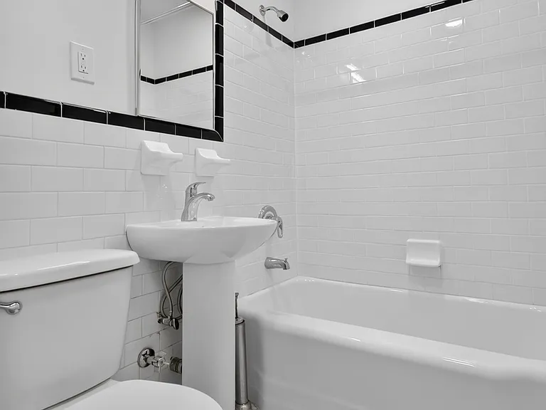 150 E 30th St #2C — Photo 6