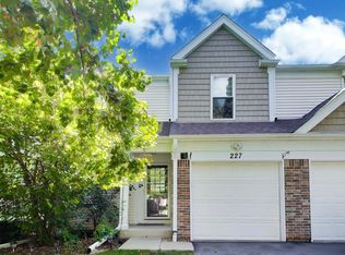 227 E Shagbark Ln, Streamwood, IL 60107