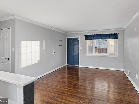 3rd image of 219 Juniper Dr