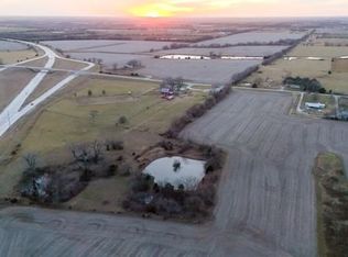 24700 Douglas Rd, Chanute, KS 66720