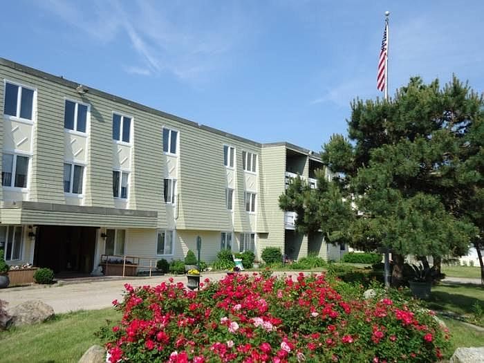 Front bldg pic