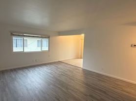 Santa Clara Ave, 3251, 4