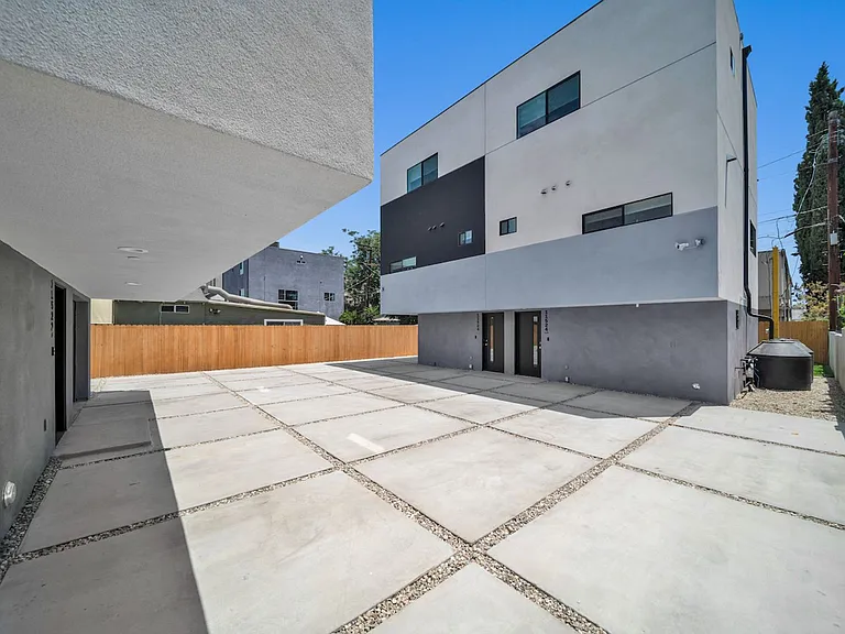 11522 Emelita Property LLC — Photo 41