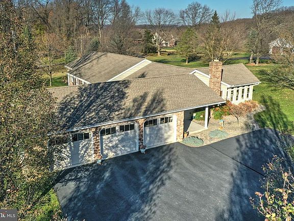 3rd image of 3268 Skyview Dr