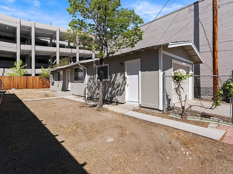 319 Maine St — Photo 2