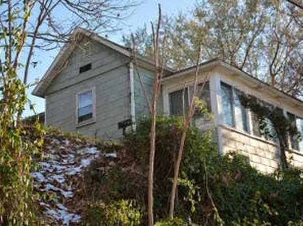 110 Crummitt Ln, Clarksburg, WV 26301