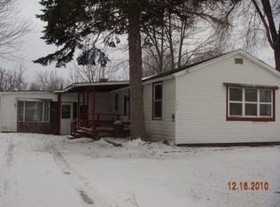 526 E Summit St, Breckenridge, MI 48615