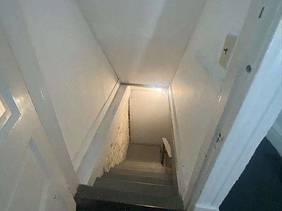 5th image of 3458 Alberta St #1
