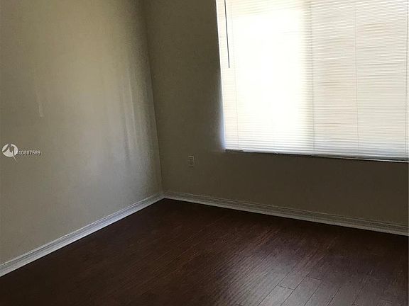 3rd image of 1113 Villa Cir #1113