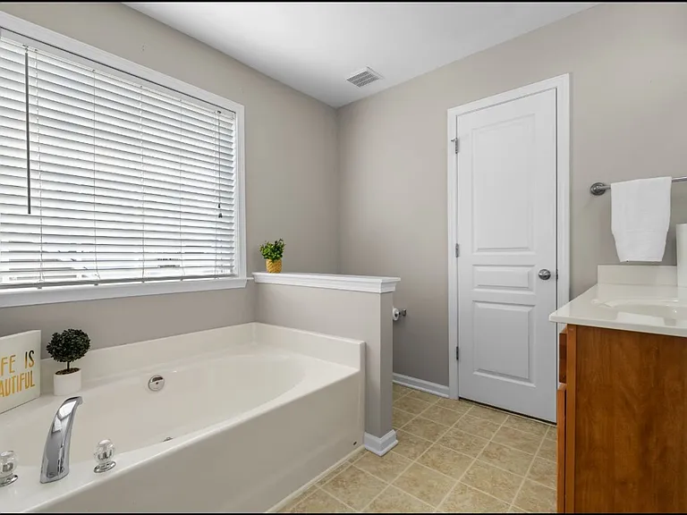 10060 Switchyard Dr — Photo 10
