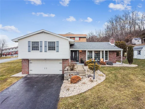 101 Virginia Dr, New Stanton, PA 15672