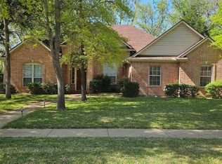 1306 Oak Creek Dr, Ennis, TX 75119