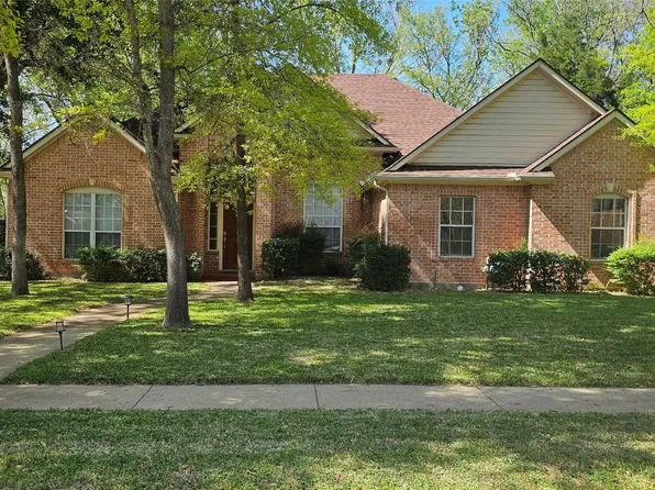 1306 Oak Creek Dr, Ennis, TX 75119