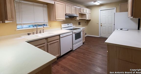 4th image of 8226 Phoenix Ave