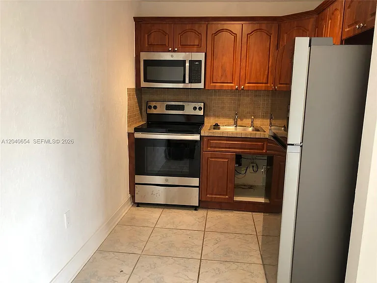 444 SW 4th St #404 — Photo 2