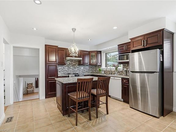 5th image of 76 Orphir Rd